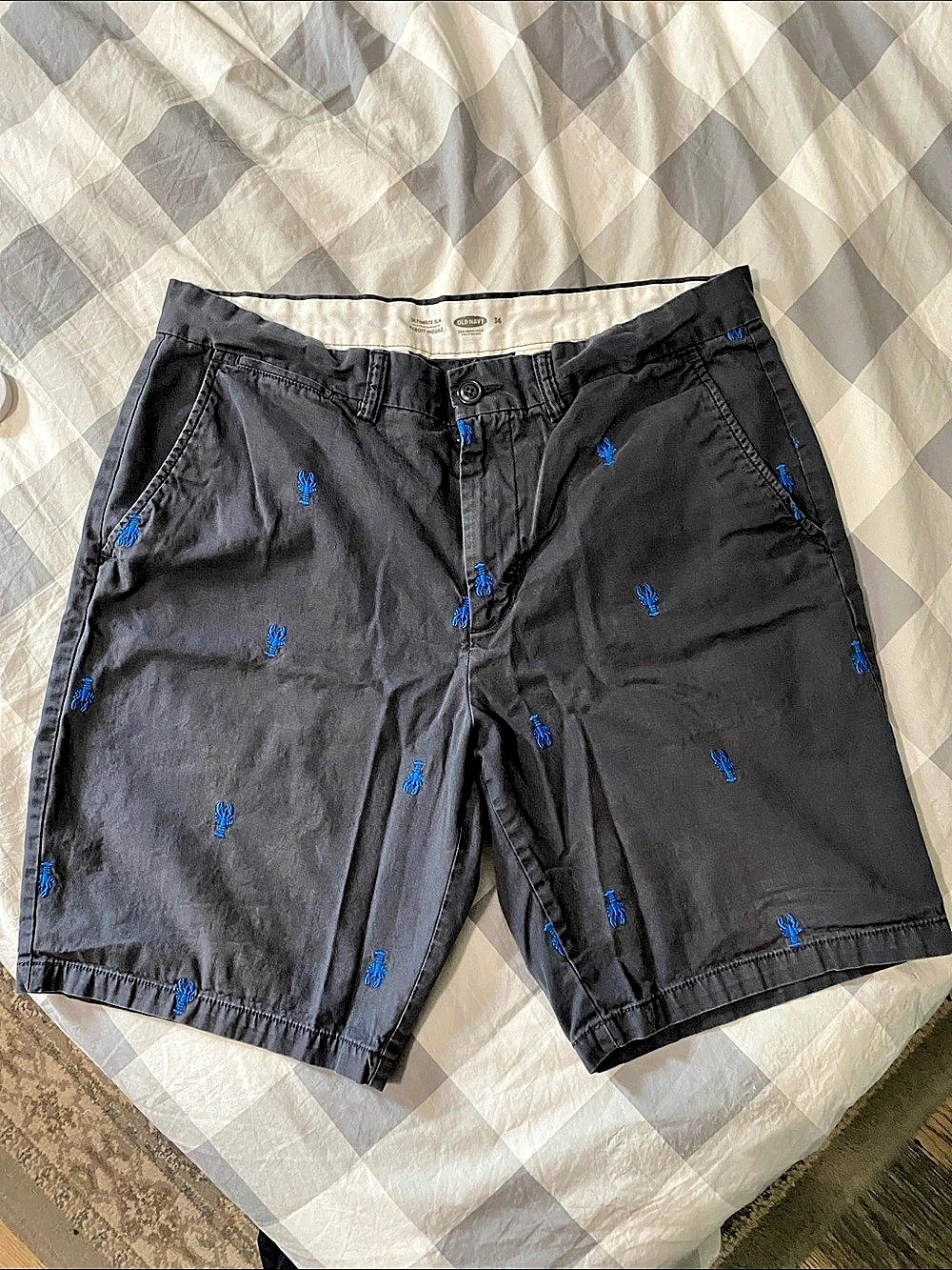 Old Navy Ultimate Slim Embroidered Lobster Shorts Black Waist 36